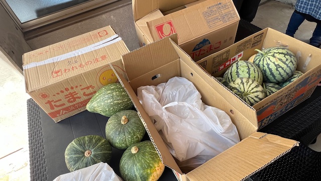 保護者の方から大量の野菜の差し入れが・・・